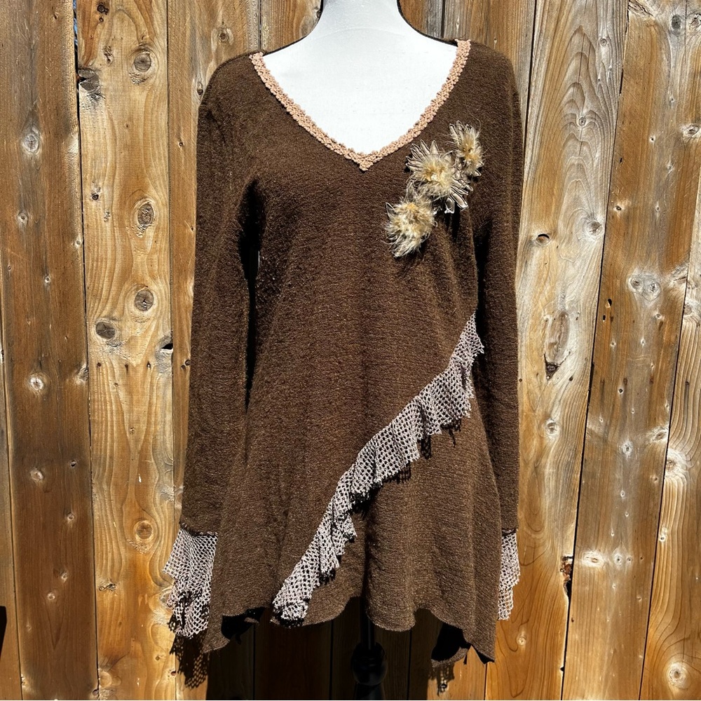 Vintage Boho Grungefairycore Brown V-Neck Ruffled Tunic with Lace Trim